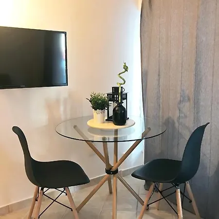 Loui Navarinou Comfy Apartment *