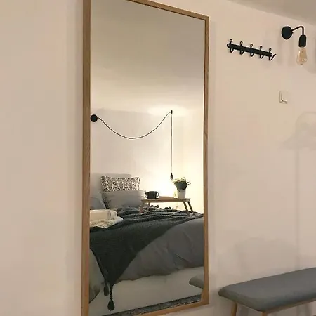 Loui Navarinou Comfy