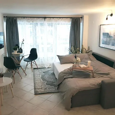 Loui Navarinou Comfy Apartment *